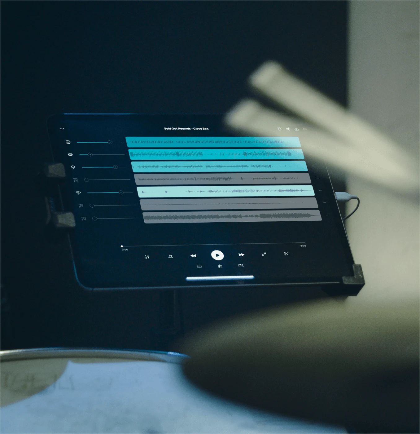 Музыкальные дорожки Moises на экране iPad